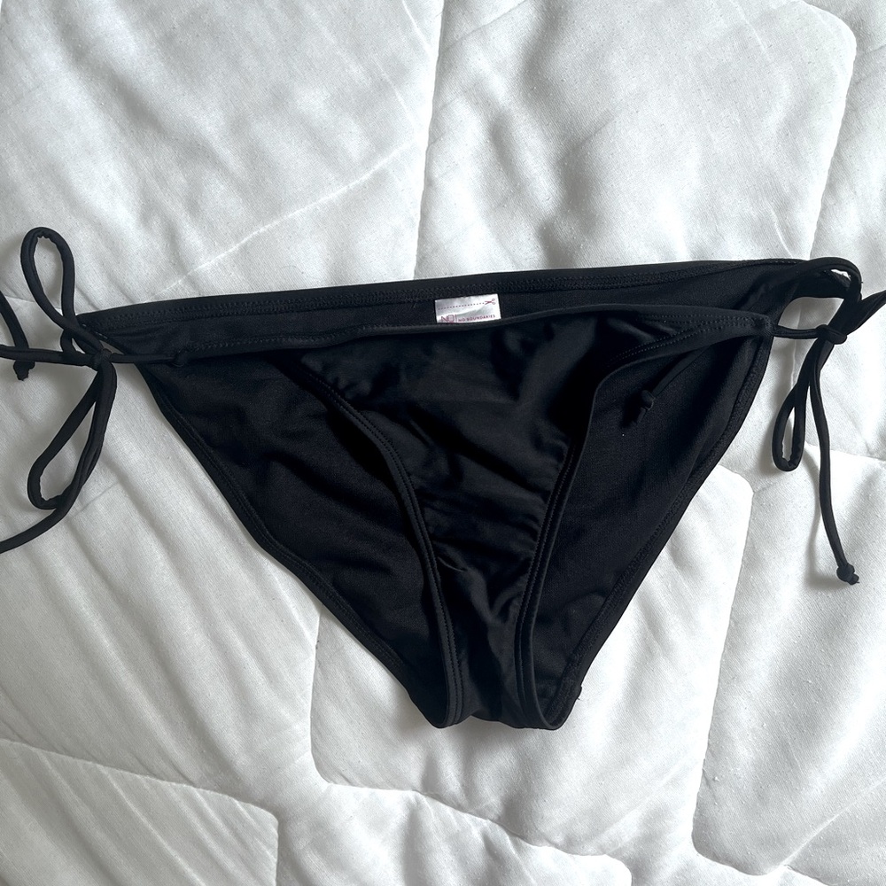 Black bikini bottoms